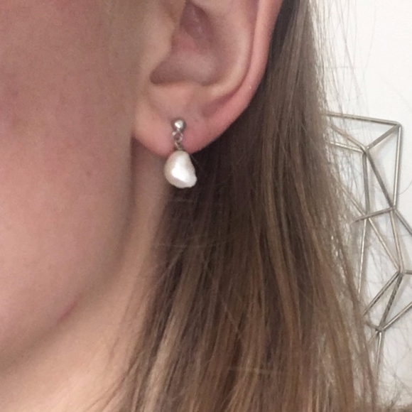 **NEVER WORN** REAL Pearl Drop Stud Earrings - Picture 4 of 4